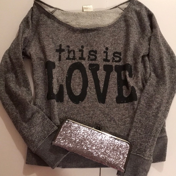 Tops - Valentine’s Day Sweater ❤️❤️ with Wallet!